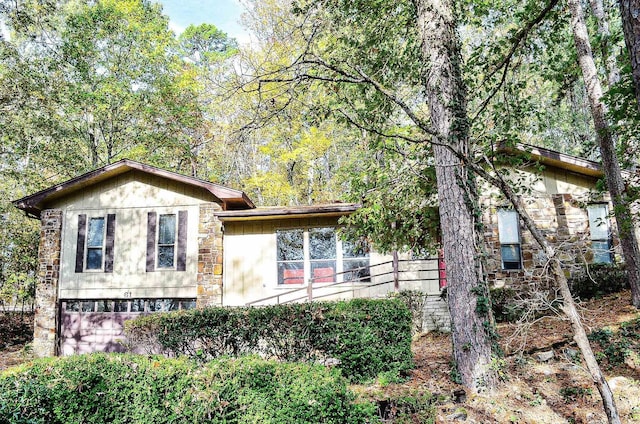 view of front of home featuring a garage