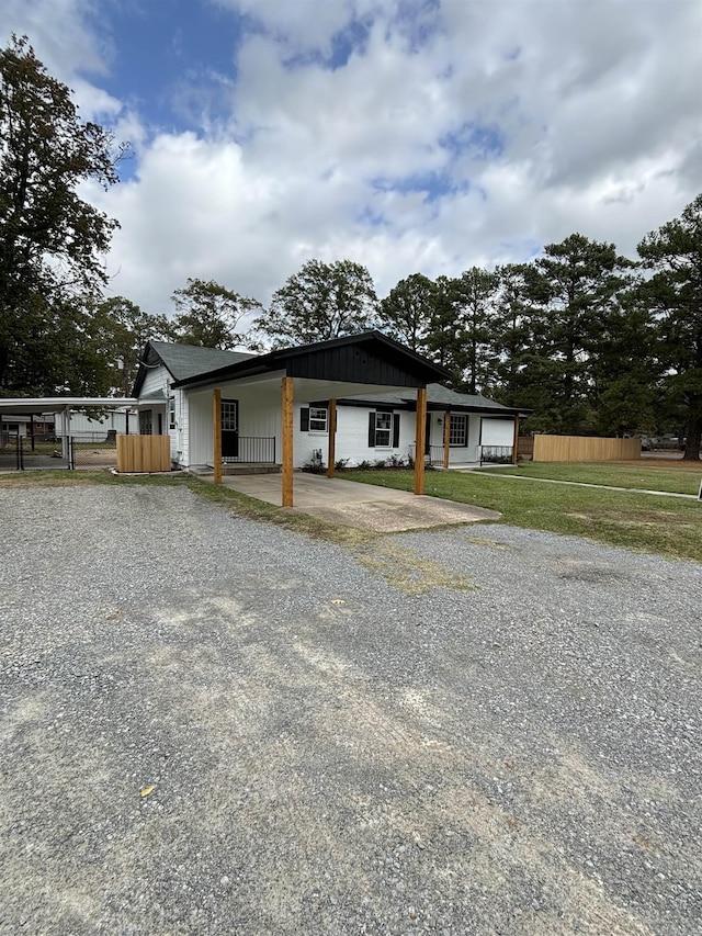 2205 W 34th Ave, Pine Bluff, AR 71603 - view of front of property featuring gravel driveway and board and batten siding