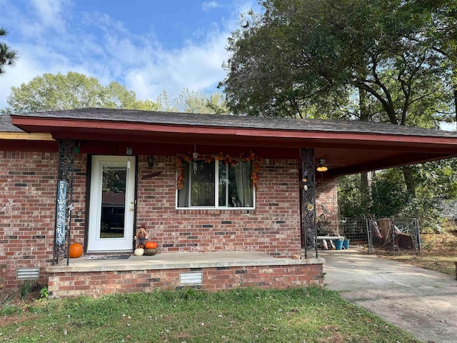 ranch-style home with covered porch