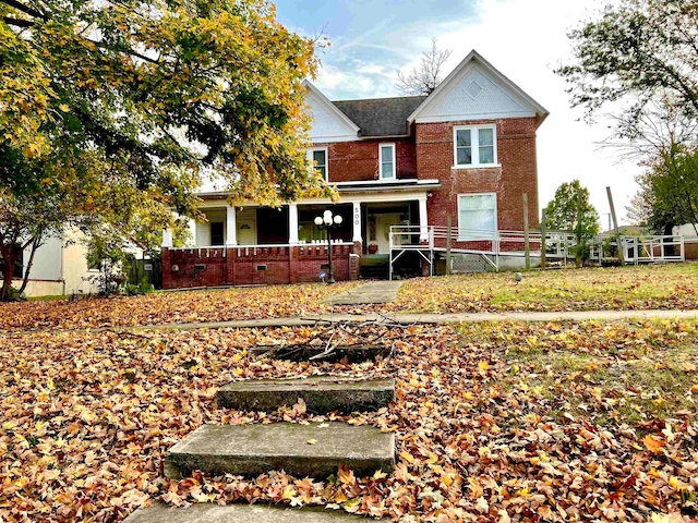 view of front of property featuring a porch