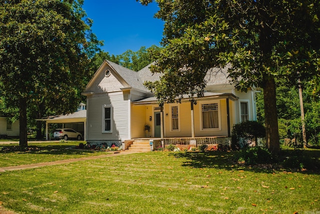 view of front of house with a front lawn