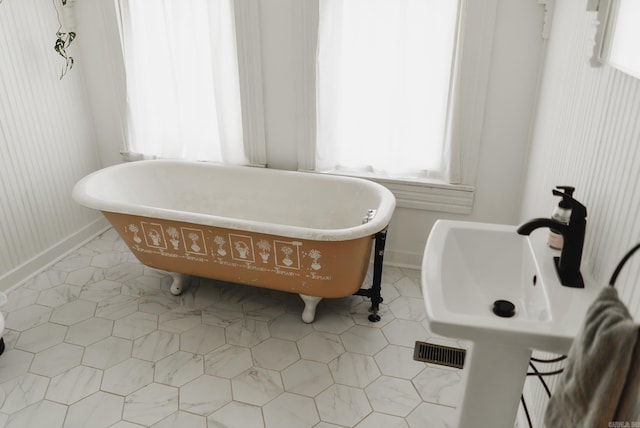 bathroom featuring a washtub