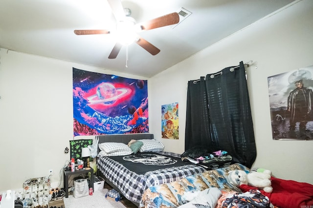 bedroom with ceiling fan