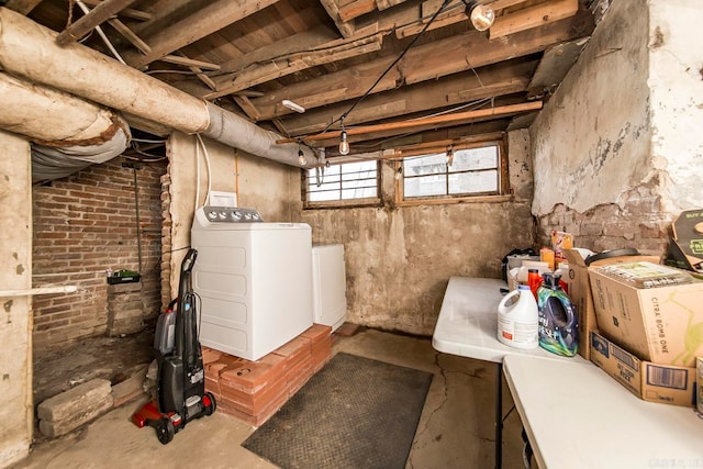 basement featuring independent washer and dryer