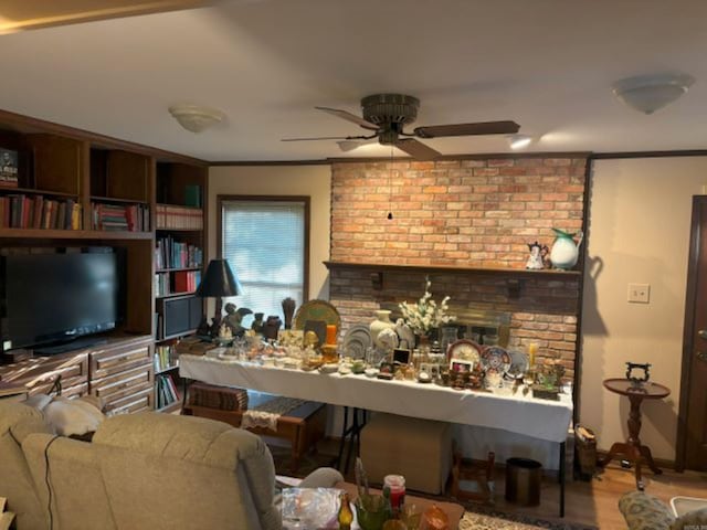 living room featuring light hardwood / wood-style floors, ceiling fan, and crown molding