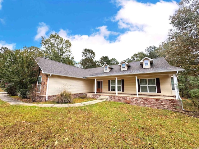 view of front of home with a front lawn