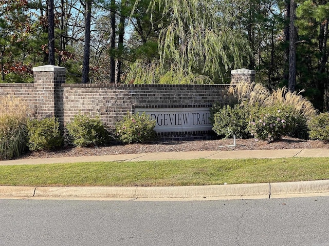 view of community / neighborhood sign