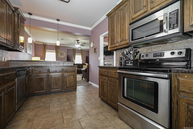 kitchen with tasteful backsplash, stainless steel appliances, pendant lighting, kitchen peninsula, and ceiling fan