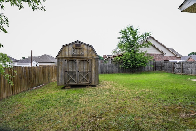 view of yard with a shed