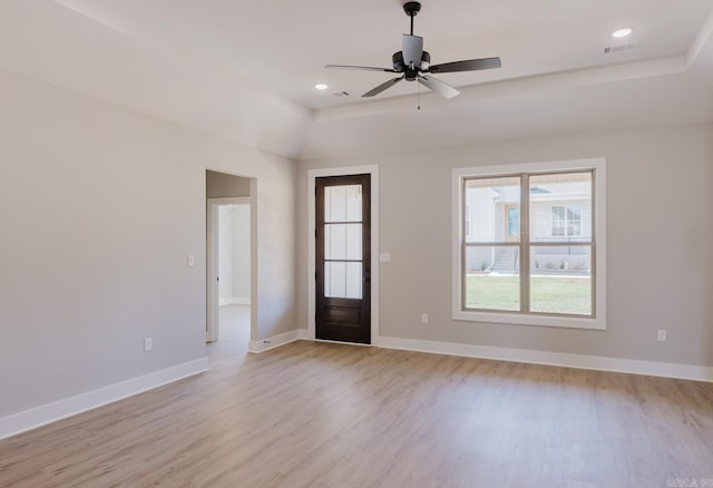 unfurnished room featuring light hardwood / wood-style flooring and ceiling fan