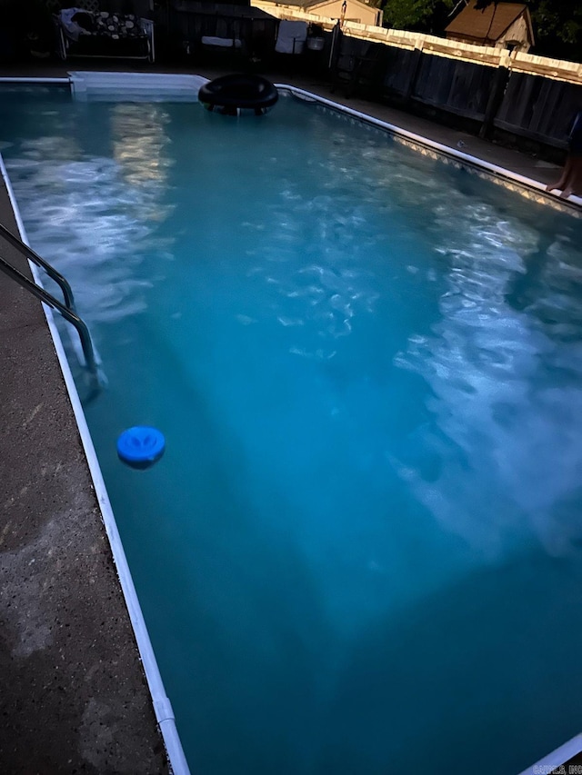 view of swimming pool