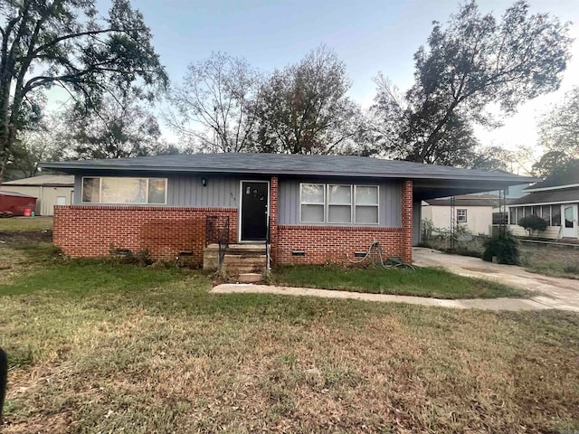 view of front of property with a front lawn and a carport