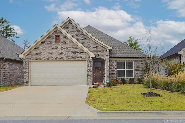 view of front facade featuring a garage and a front yard