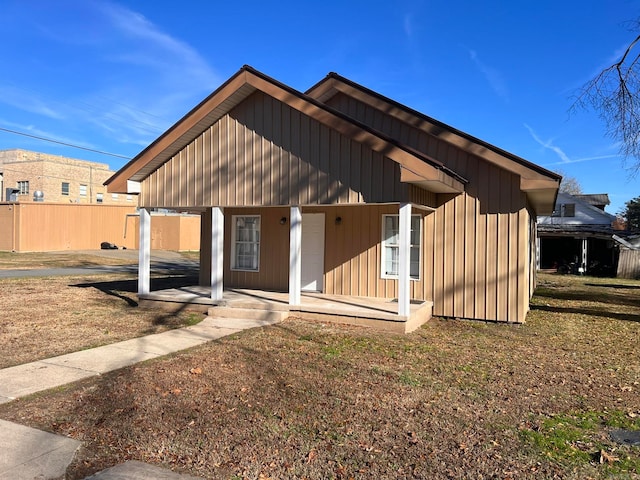 view of front of house with covered porch and a front yard