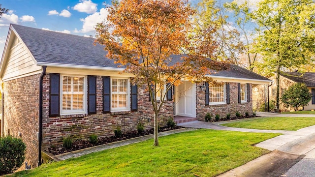 ranch-style home with a front yard