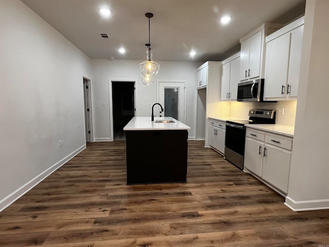 kitchen with a center island with sink, appliances with stainless steel finishes, dark hardwood / wood-style floors, sink, and white cabinets