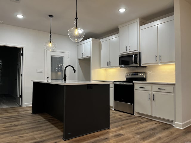 2497 Janet, Benton, AR 72015 - kitchen featuring stainless steel appliances, light countertops, tasteful backsplash, dark wood finished floors, and recessed lighting