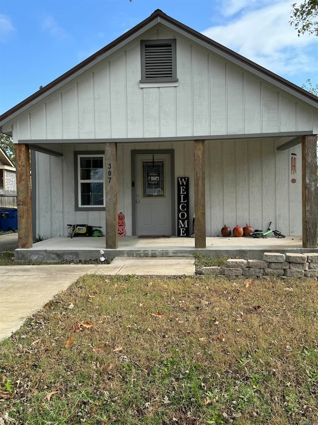 view of front of home featuring covered porch