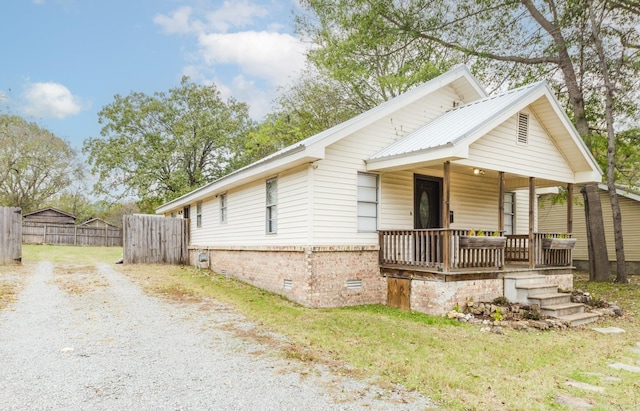 view of front of property featuring covered porch