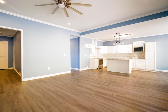 unfurnished living room with light wood-type flooring, ceiling fan, and ornamental molding