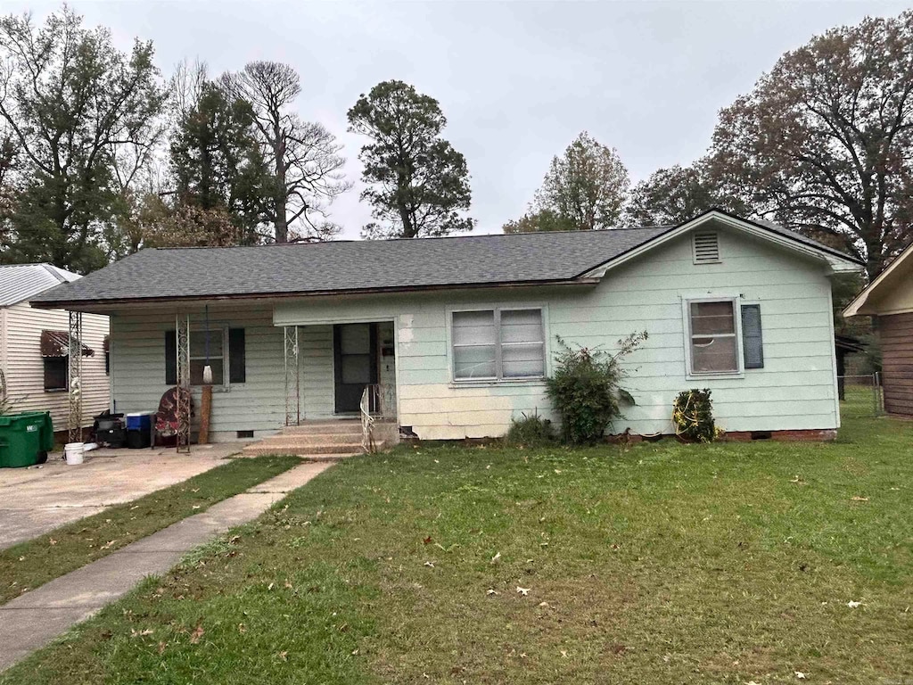 ranch-style home with a front lawn