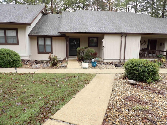 view of front of property featuring covered porch