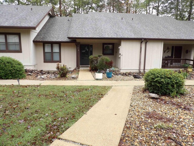 16 Dulzura Ln, Hot Springs Village, AR 71909 - ranch-style home with roof with shingles