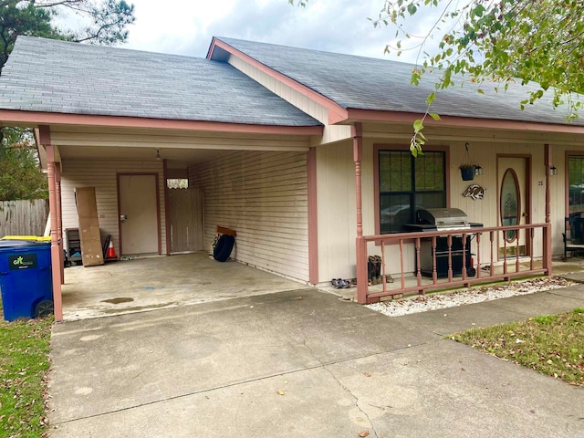 single story home featuring a carport