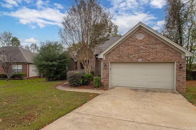 view of front of home featuring a front yard and a garage