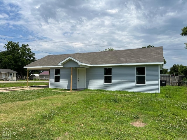 view of front of home with a front lawn