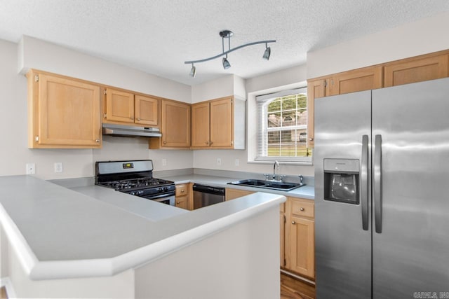 26 Summerwood Cv, Benton, AR 72015 - kitchen featuring stainless steel appliances, under cabinet range hood, a sink, light countertops, and a peninsula