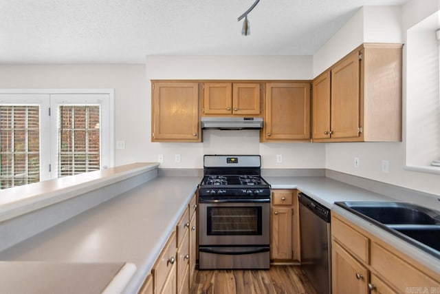 26 Summerwood Cv, Benton, AR 72015 - kitchen with appliances with stainless steel finishes, under cabinet range hood, dark wood-type flooring, a sink, and a textured ceiling