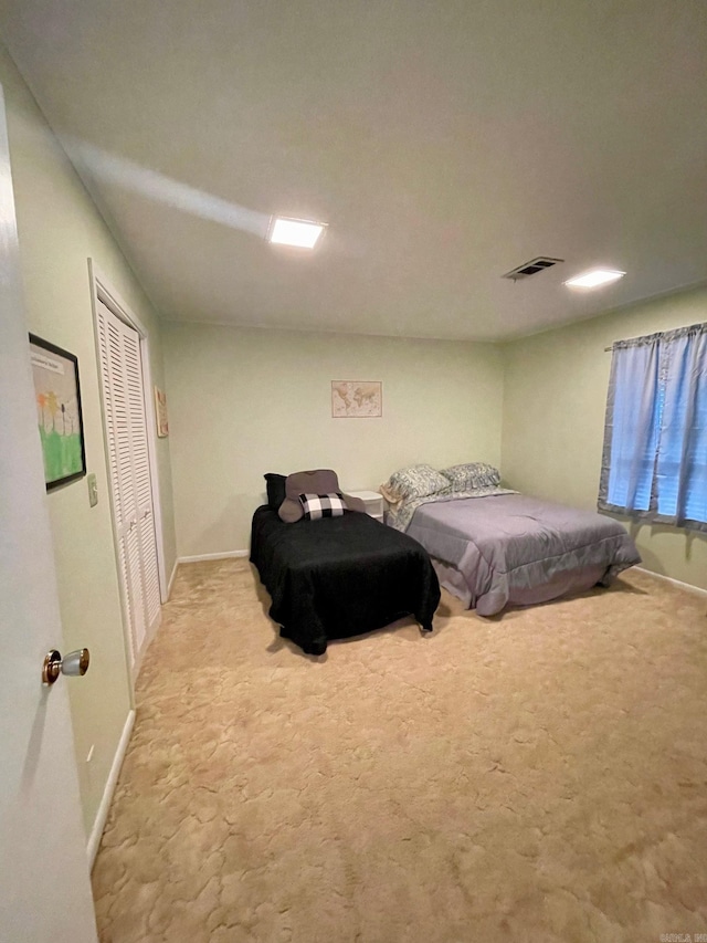 bedroom featuring carpet flooring, baseboards, and a closet