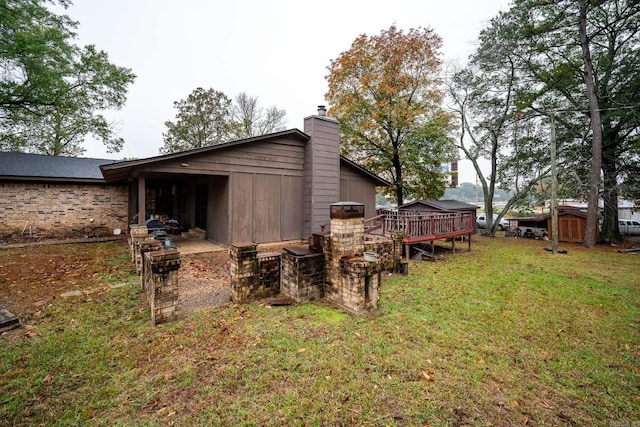 view of yard featuring a storage shed and a wooden deck