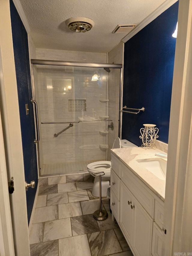 bathroom featuring toilet, an enclosed shower, and a textured ceiling