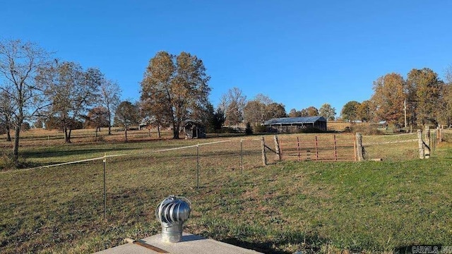 view of yard featuring a rural view