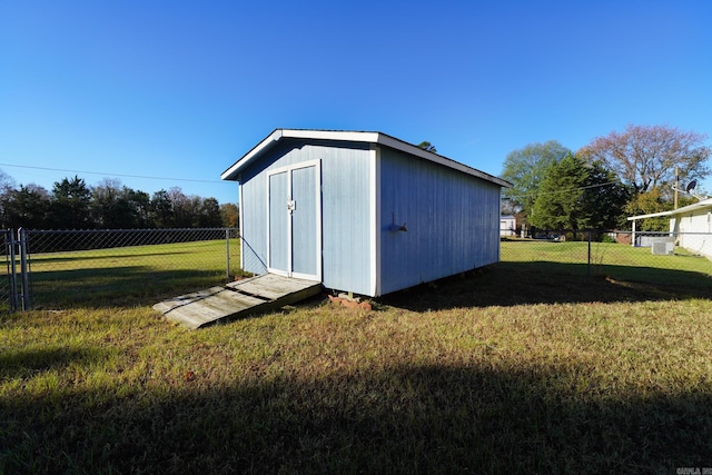 view of outdoor structure featuring a yard