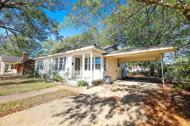 view of front facade with a front lawn and a carport