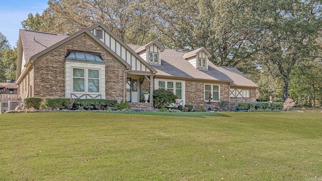 view of front of house featuring central air condition unit and a front yard