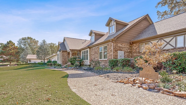 cape cod home featuring a front yard