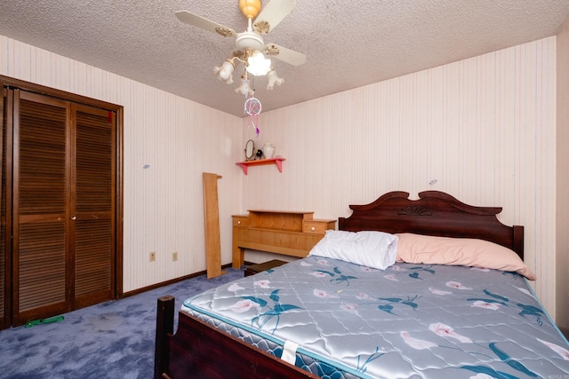 carpeted bedroom with a textured ceiling, ceiling fan, and a closet