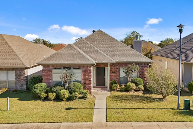 view of front facade featuring a front yard