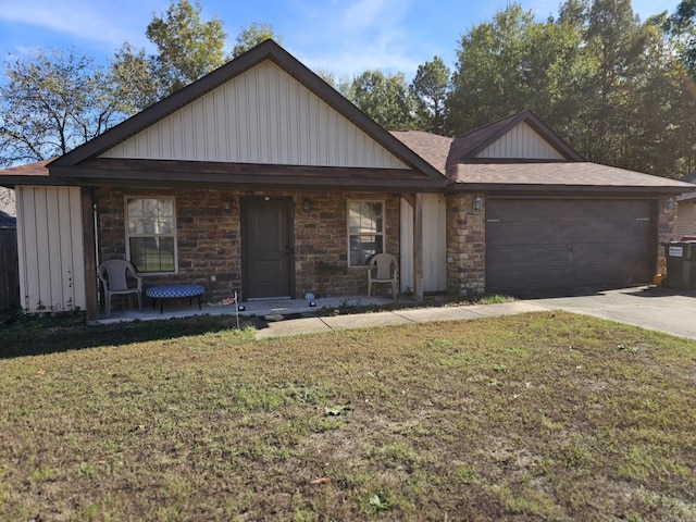 view of front facade featuring a garage, a front yard, and a porch