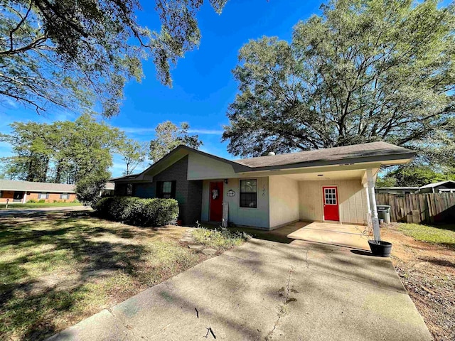 single story home with a carport