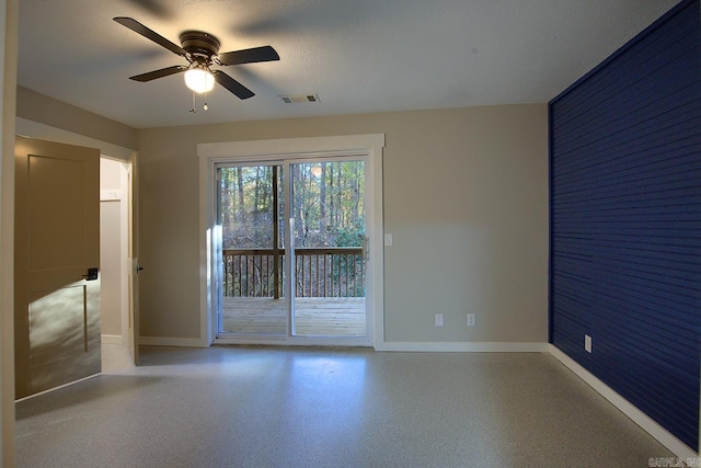 unfurnished room featuring ceiling fan and a textured ceiling