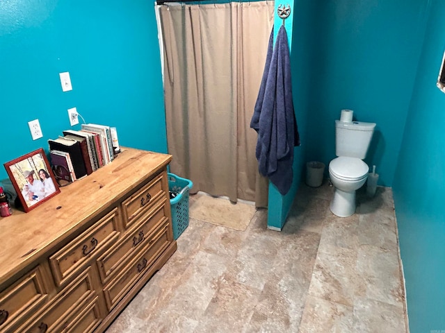 bathroom with vanity, toilet, and a shower with shower curtain