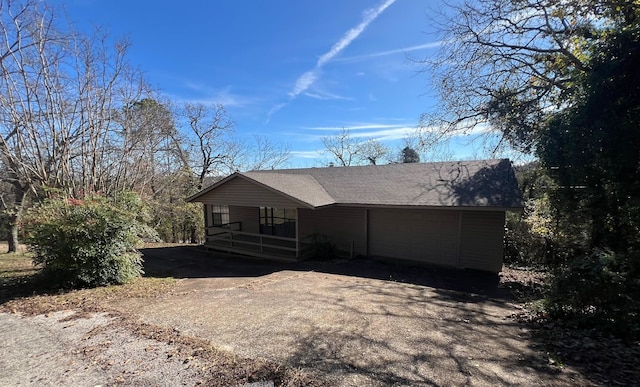 view of front of house featuring a garage and a porch