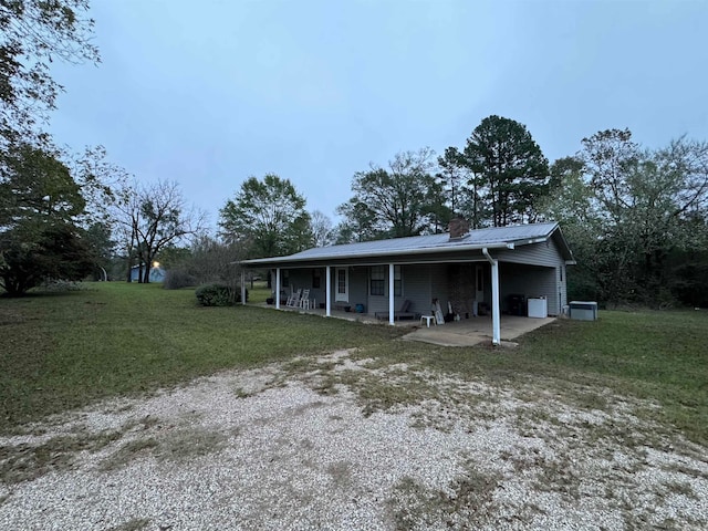 view of front of house with a front lawn