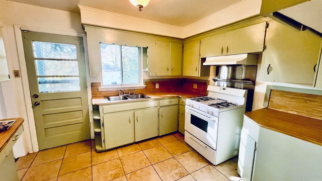 kitchen with white gas range oven, backsplash, ornamental molding, sink, and light tile patterned floors