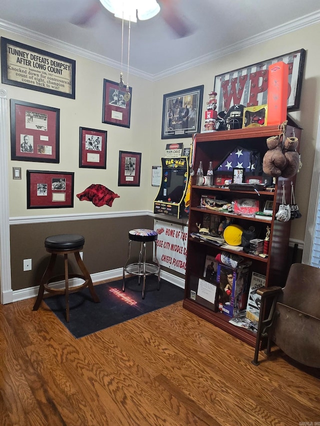 bar featuring crown molding, hardwood / wood-style floors, and ceiling fan